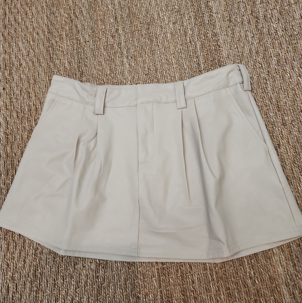 Women's Cream Mini Skirt with Pleat Front